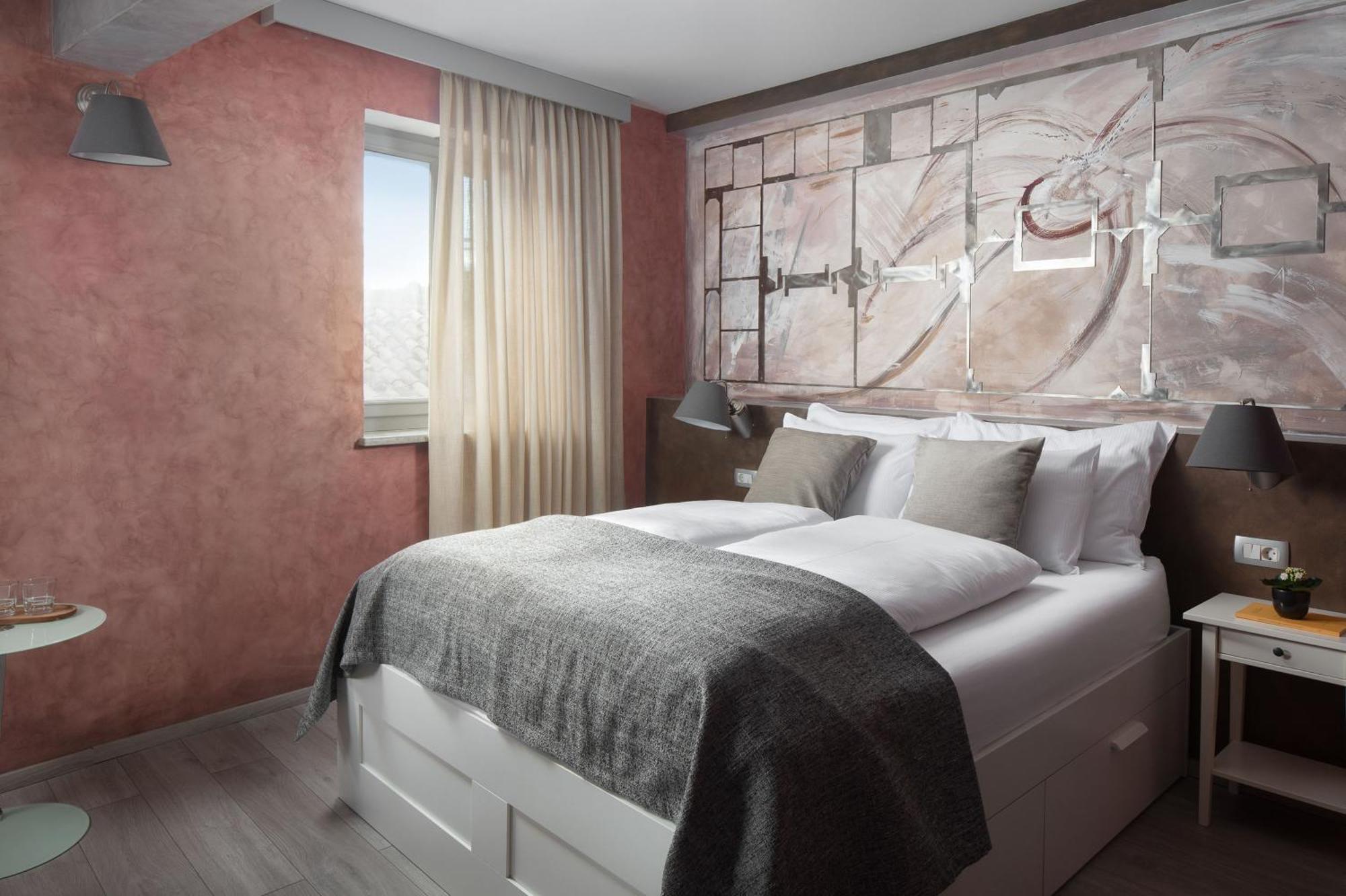 לאבין Mirakul Residence In A Cute Historic Town מראה חיצוני תמונה
