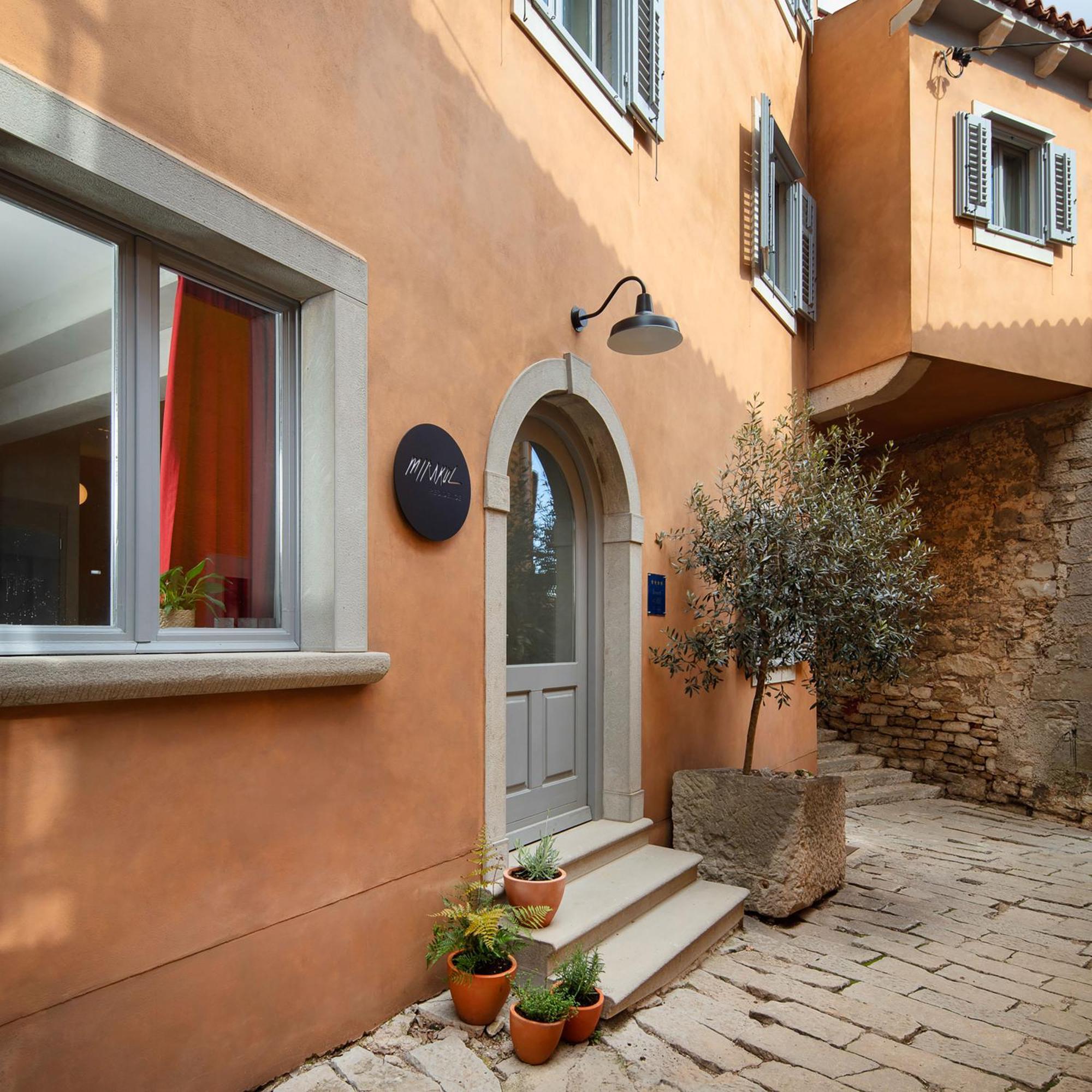 לאבין Mirakul Residence In A Cute Historic Town מראה חיצוני תמונה